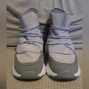 Skechers Gray and White Winter Boots